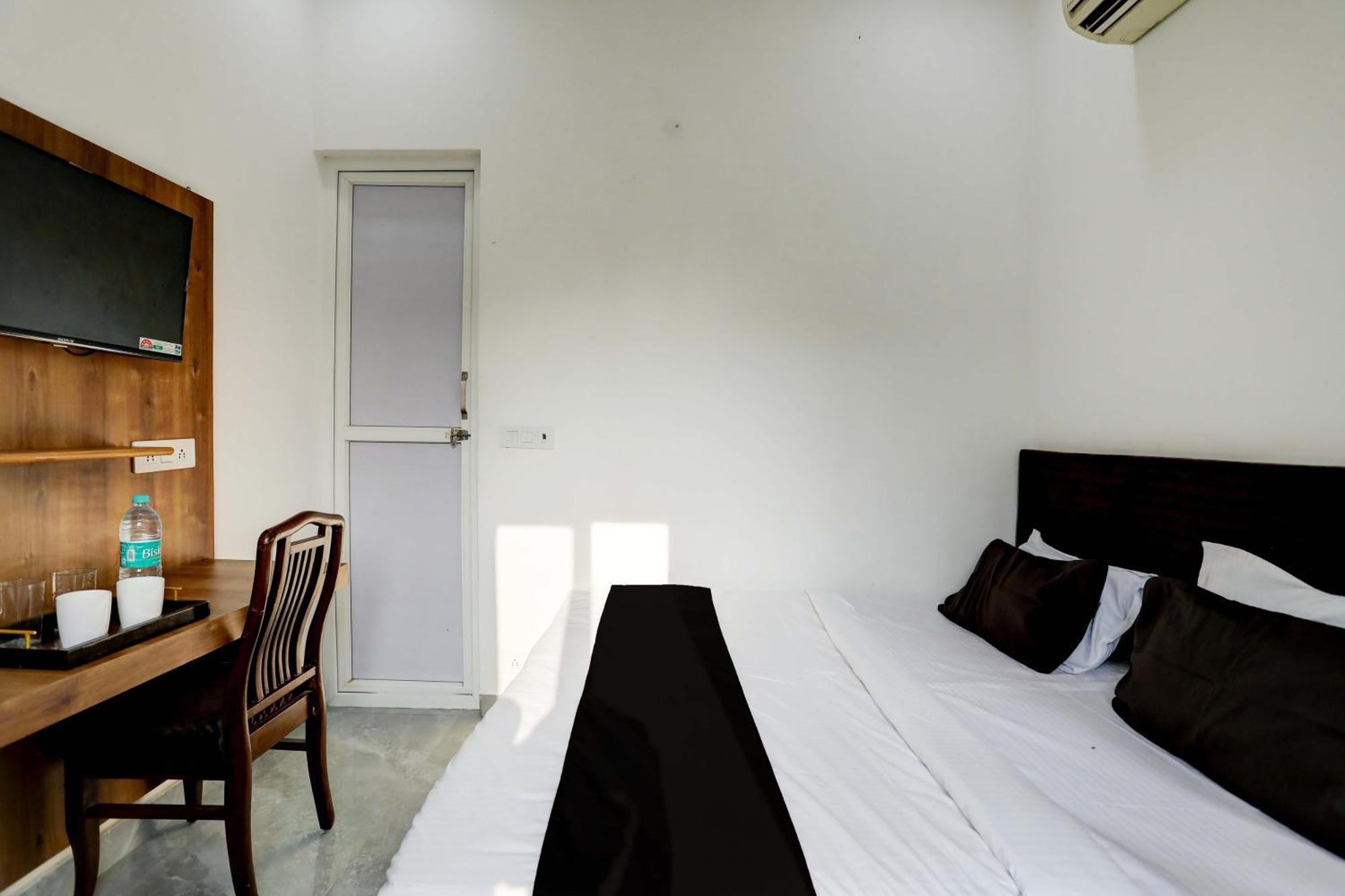 Play Rooms - Couple Friendly Delta II Greater Noida Exterior photo